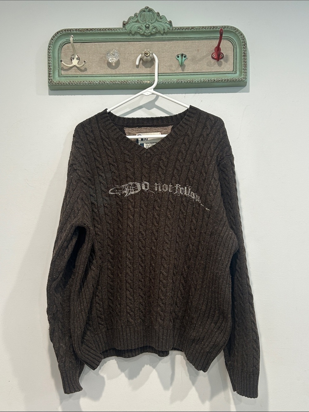 Vintage Brown Cable-Knit V-Neck Sweater with Subtle do not follow Script xl men